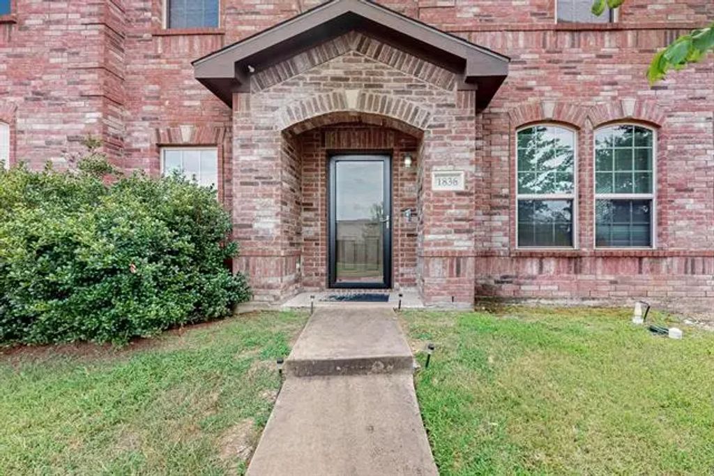 1836 Pioneer Way, Lancaster