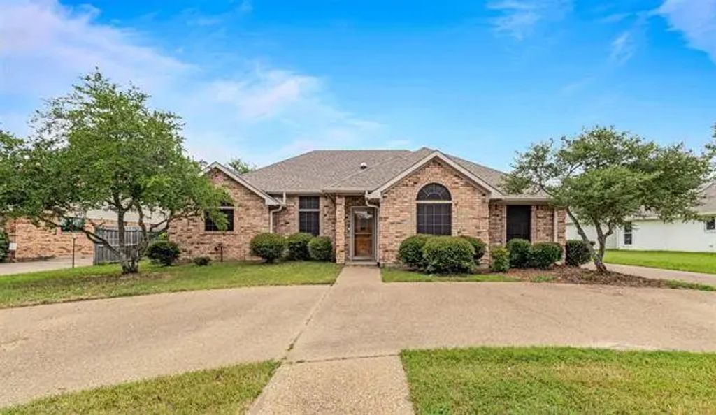 302 Rash Lane, Terrell