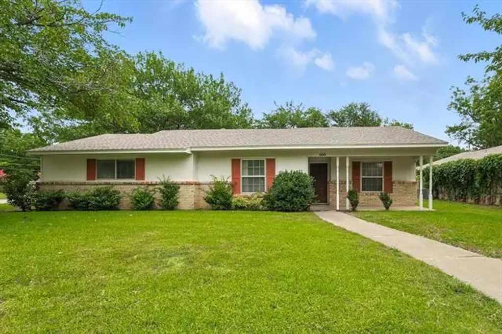 100 Hillcrest Street, Sanger