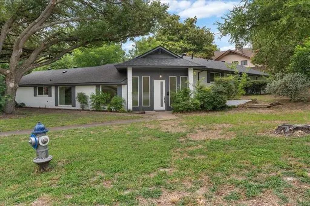 1208 W Red Bird Lane, Dallas
