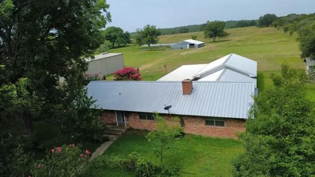 223 County Road 3630, Clifton