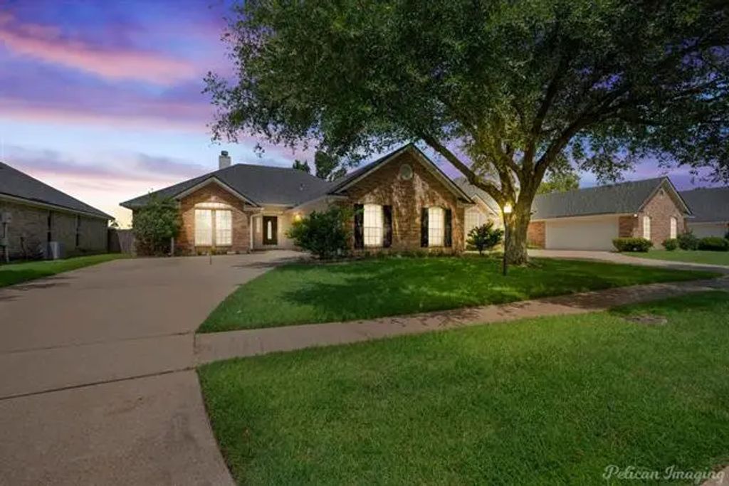 2301 W Belle Haven Drive, Bossier City