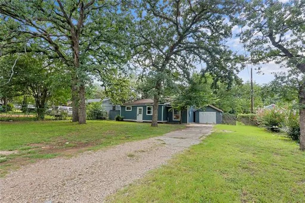 5900 Crawford Lane E, Forest Hill