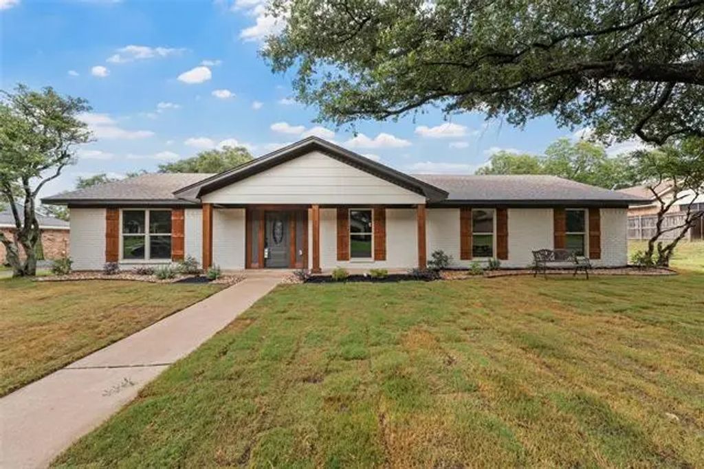 809 Ivy Ann, Woodway