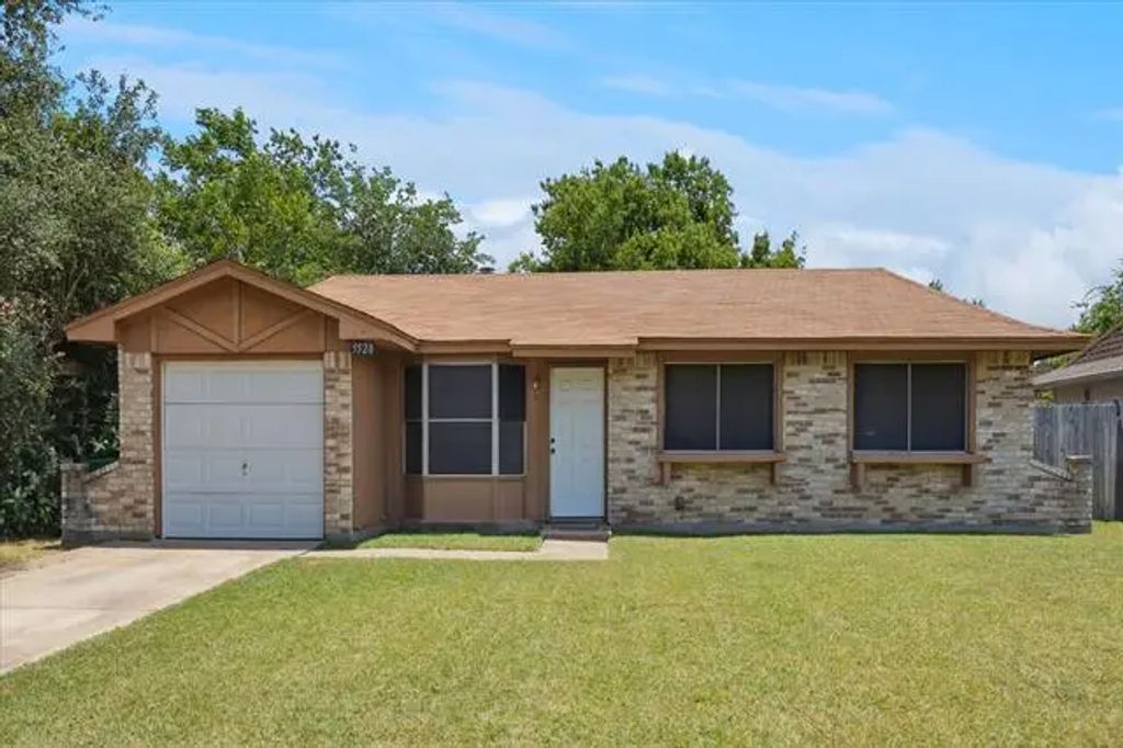 5528 Dunson Drive, Haltom City