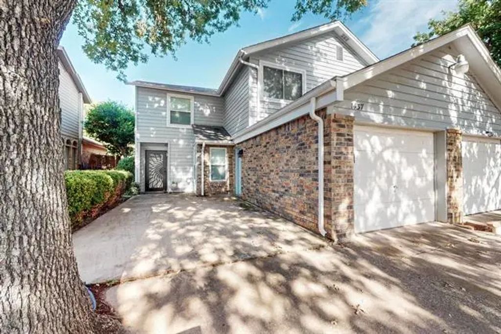 1437 Palmnold Circle W, Fort Worth