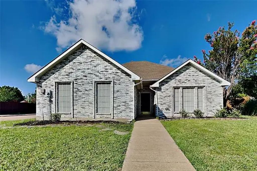 201 Woodcreek Drive, Rockwall