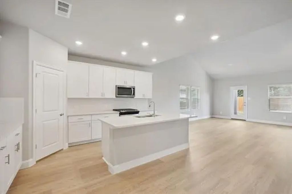 6601 Creek Edge Circle, Fort Worth