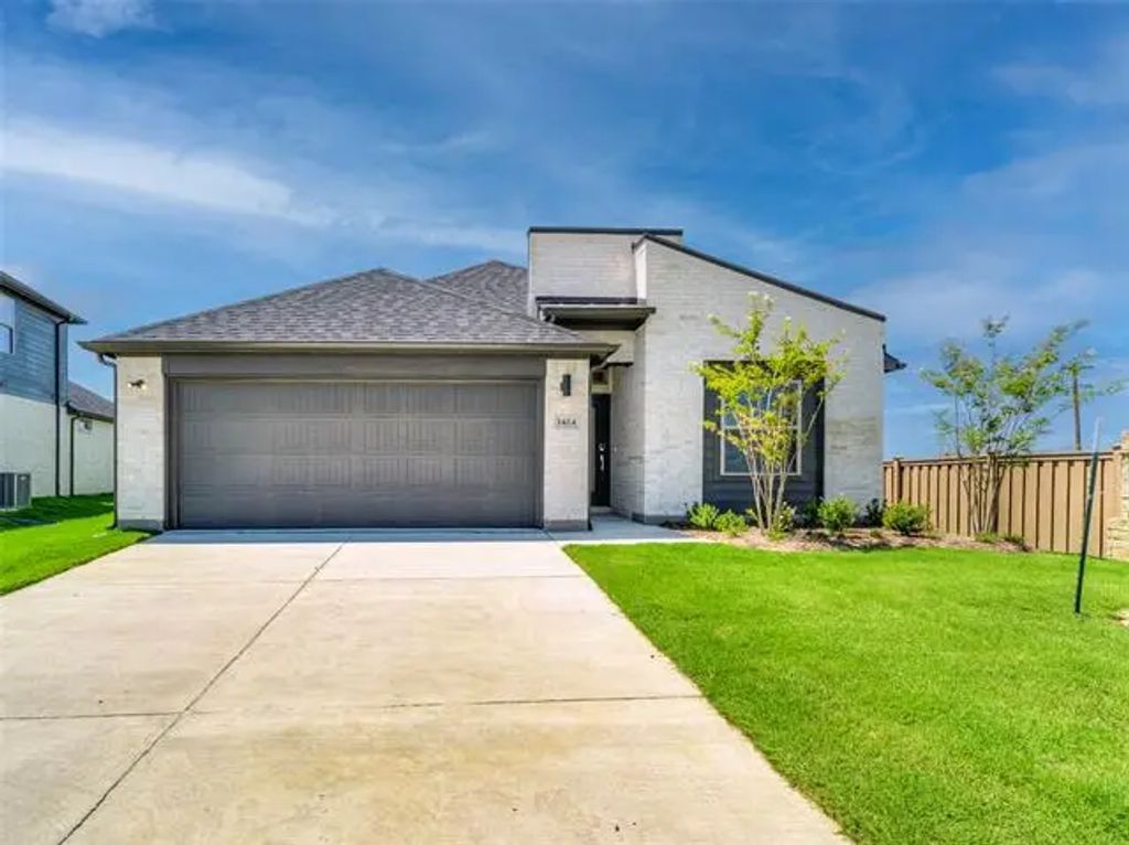 1424 Avondale Court, Celina