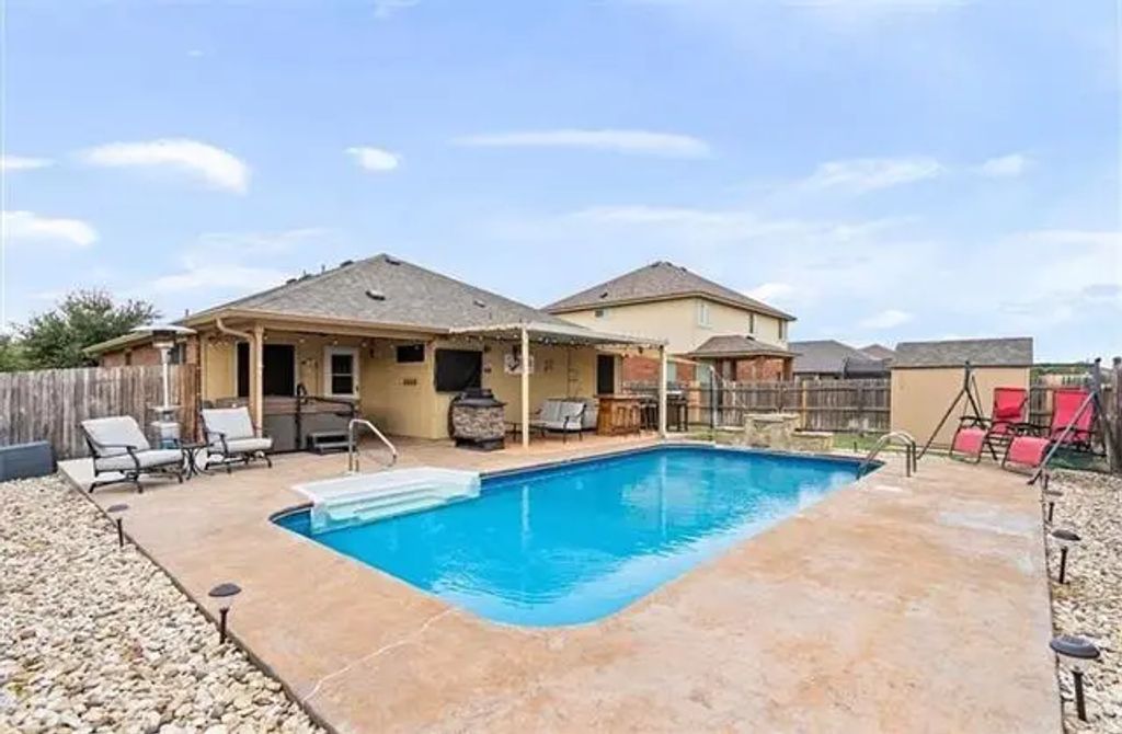 9813 Iron Horse Trail, Waco