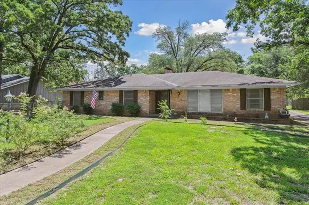 100 Royal Lane, Edgewood