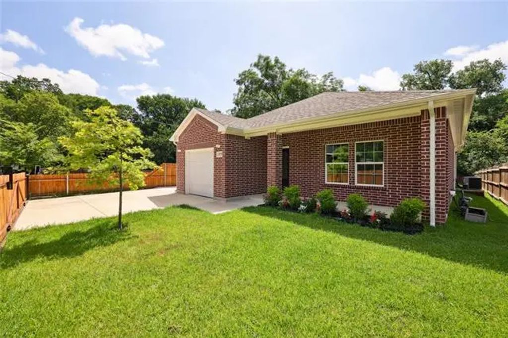 2070 Cool Mist Lane, Dallas