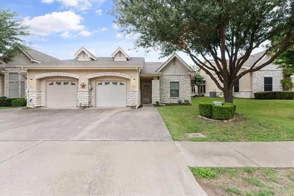 867 Kitty Hawk Lane, Grand Prairie