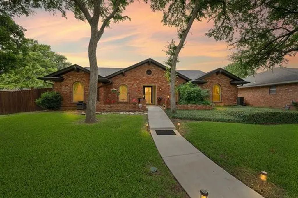 2308 Brookside Drive, Arlington