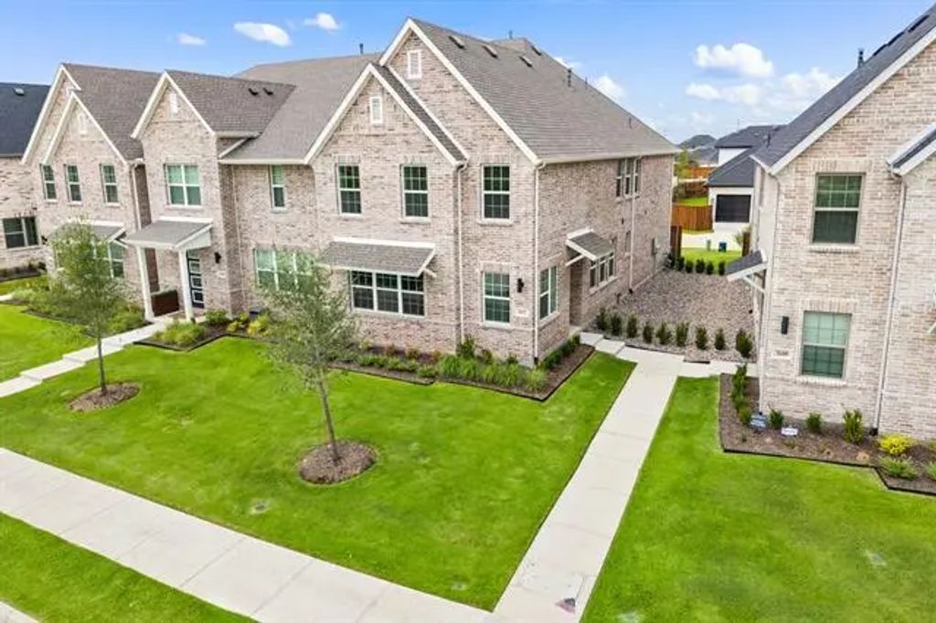 2612 Red Tailed Hawk Lane, McKinney