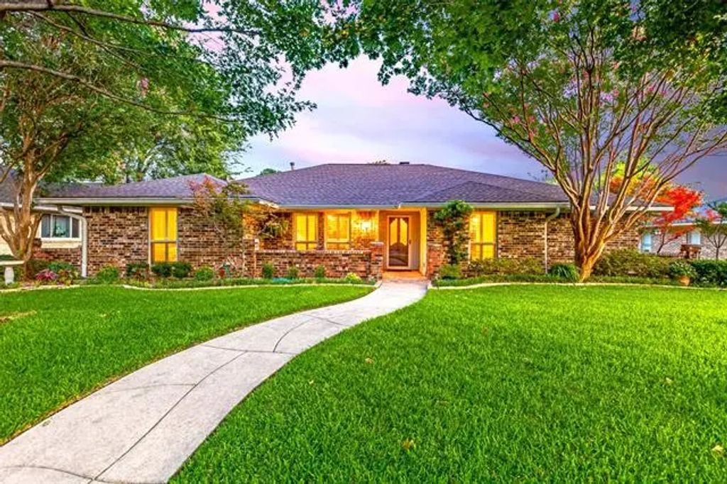 2004 Lake Side Lane, Plano