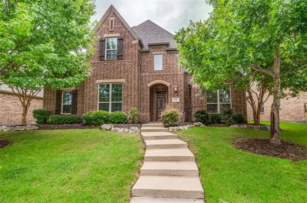 898 Clear Water Drive, Allen