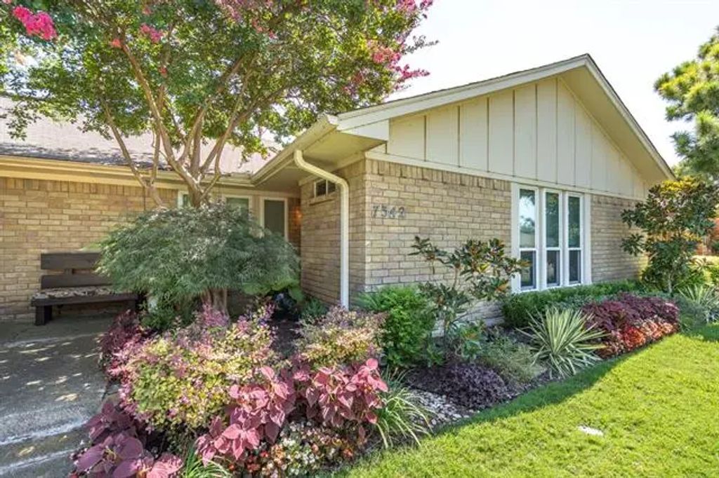 7342 Woodthrush Drive, Dallas