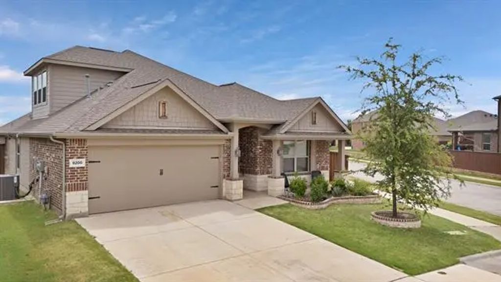 9200 Flying Eagle Lane, Fort Worth