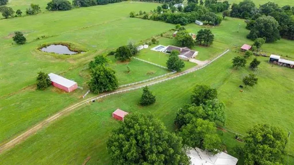 1288 Fm 2648, Powderly