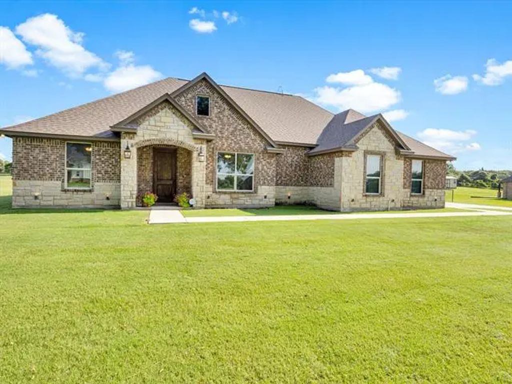 105 Lucy Kirk Lane, Springtown