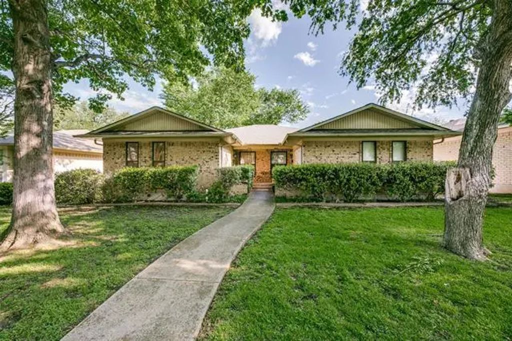 5457 Anita, Dallas
