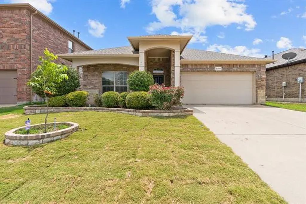 2200 Frosted Willow Lane, Fort Worth