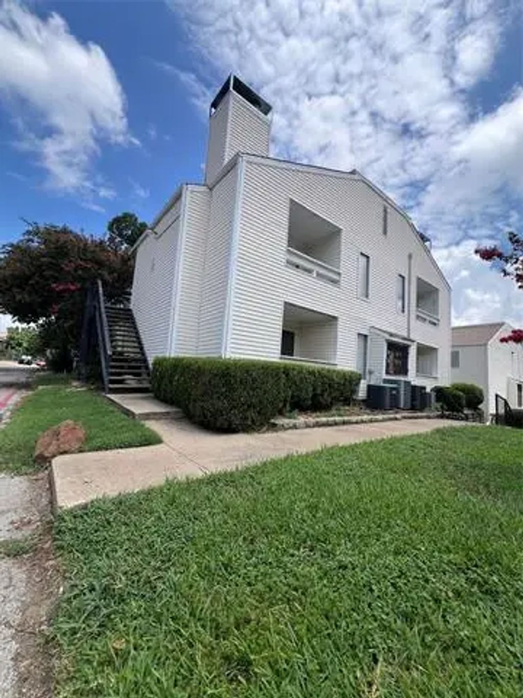 7431 Holly Hill Drive 105, Dallas