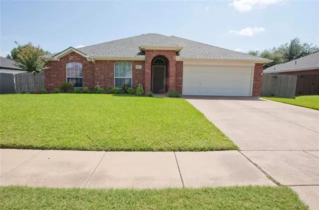 417 Reagan Lane, Burleson