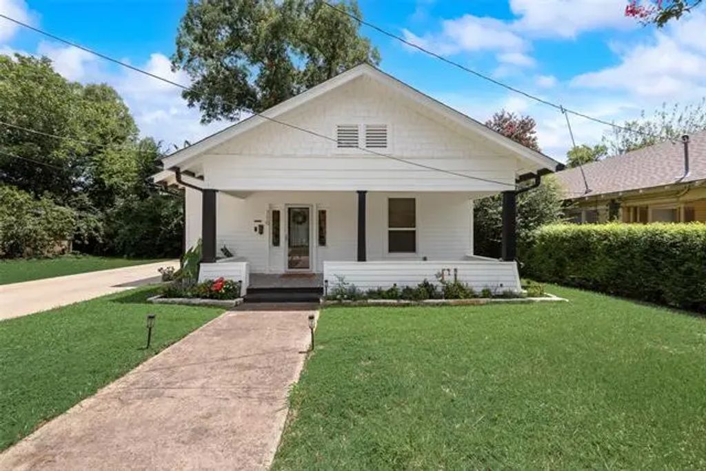 710 N Sherman Street, Ennis