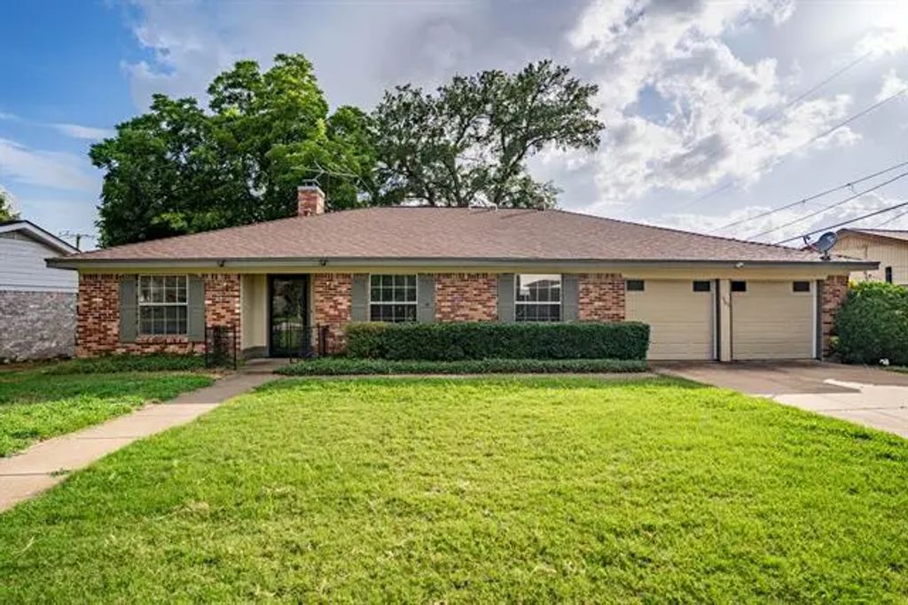 1905 Cimarron Trail, Hurst