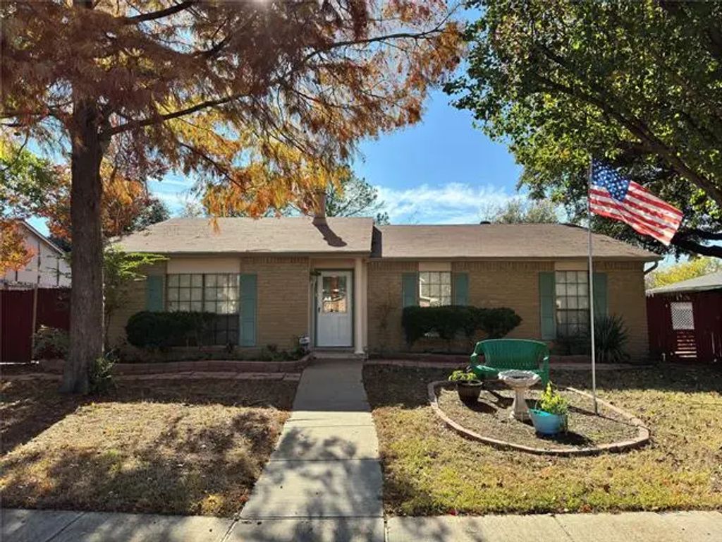 2005 W Sandra Lane, Grand Prairie