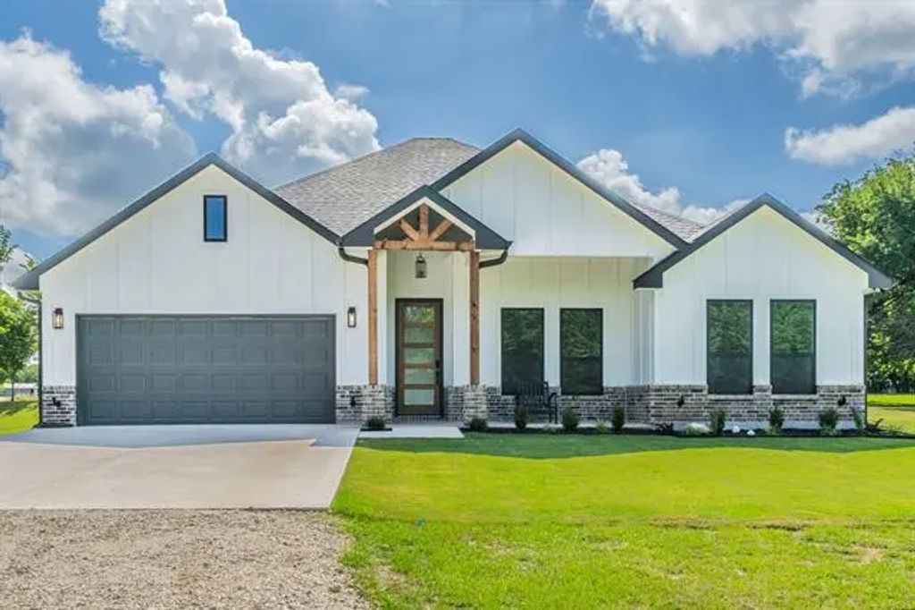 501 S Main Street, Ector