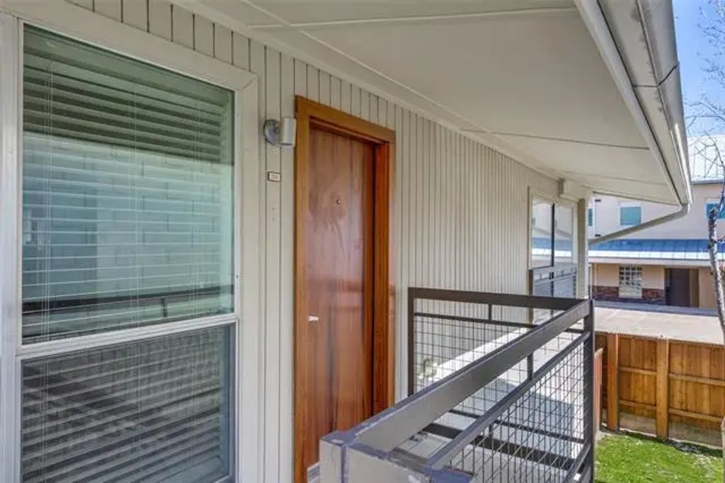 4616 W Lovers Lane 206, Dallas
