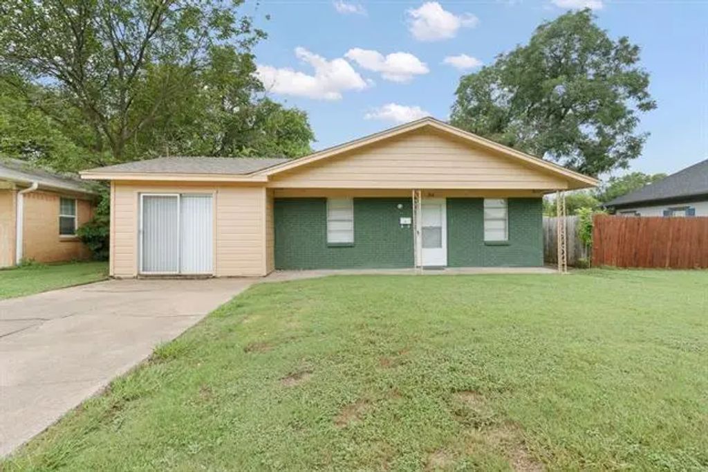 704 Euclid Street, Cleburne