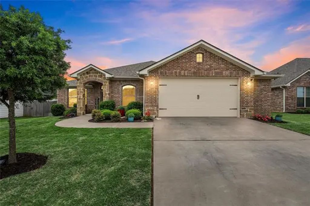10304 T Bury Lane, Waco