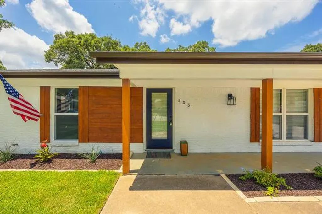 806 Chestnut Drive, Arlington