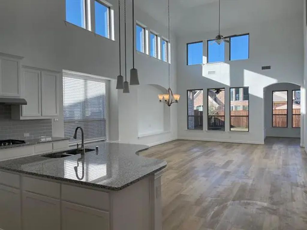 372 Rosemary, Wylie