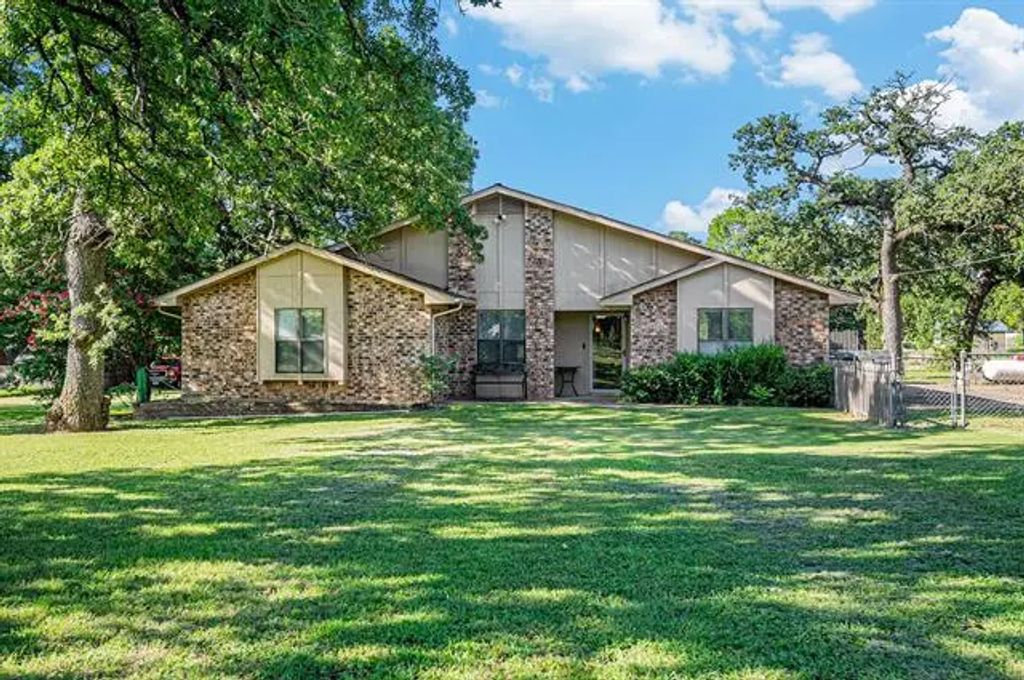 108 Gloria Drive, Springtown