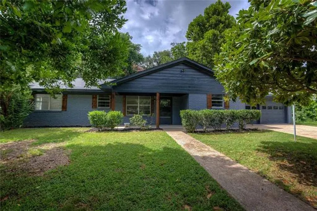136 Lee Street, Sulphur Springs