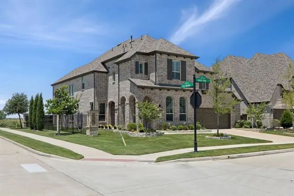 921 Gentle Knoll Lane, Prosper