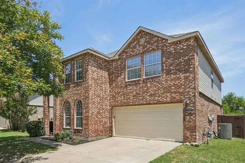 8936 Belvedere Drive, Fort Worth