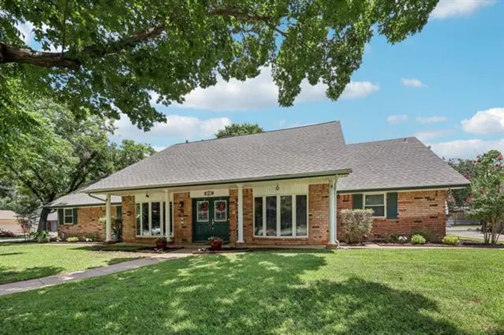 1805 Winewood Lane, Arlington