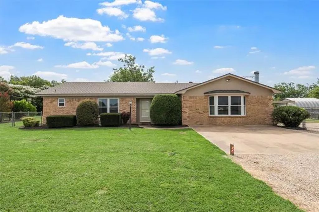 802 S Old Temple Road, Hewitt