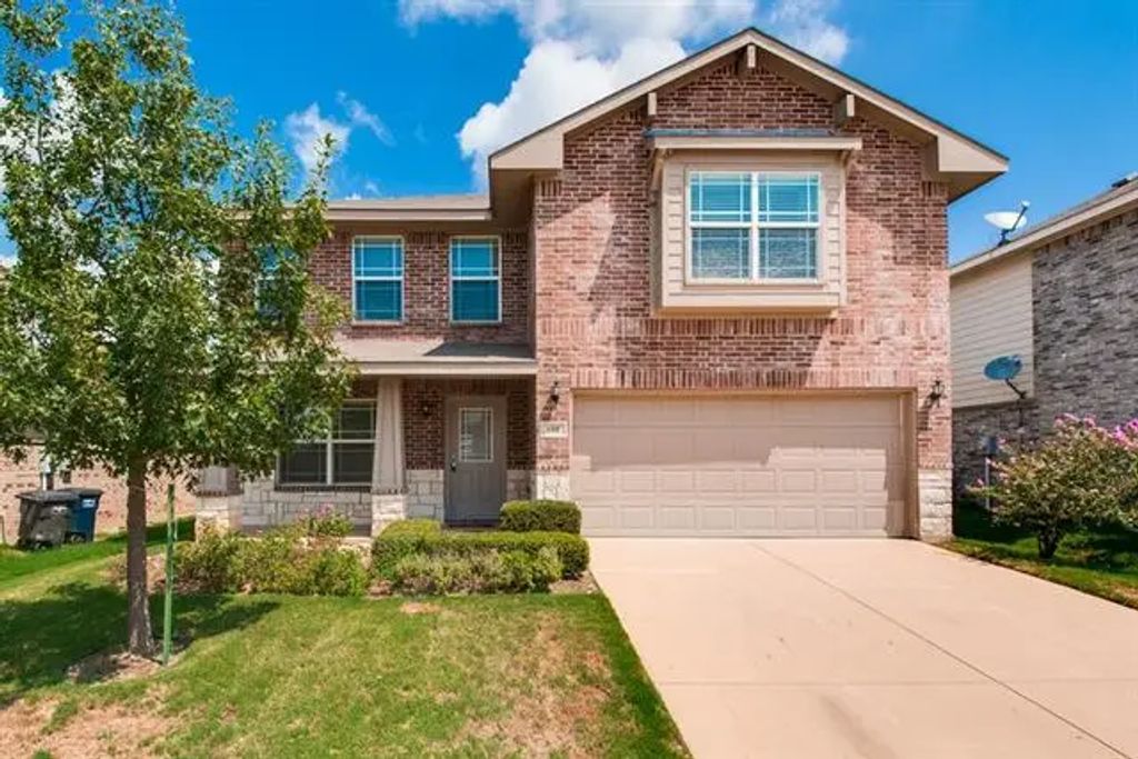 608 Tradewind Drive, Fort Worth