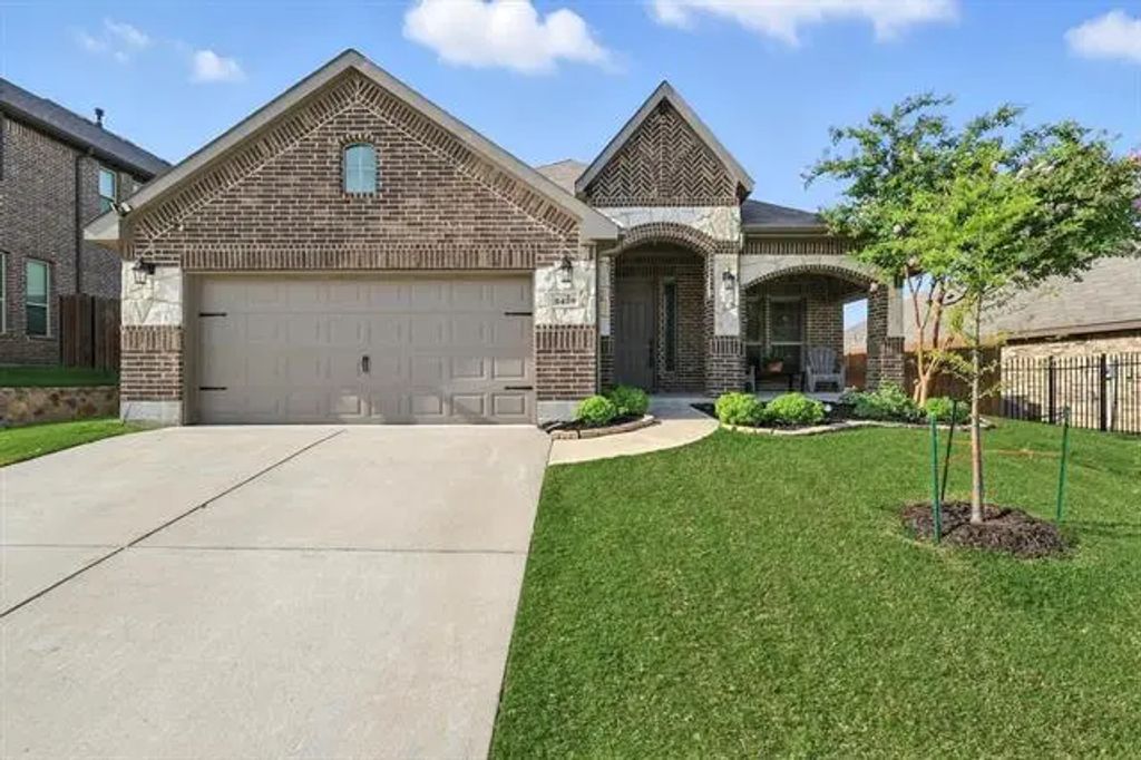 5429 Strong Stead Drive, Fort Worth