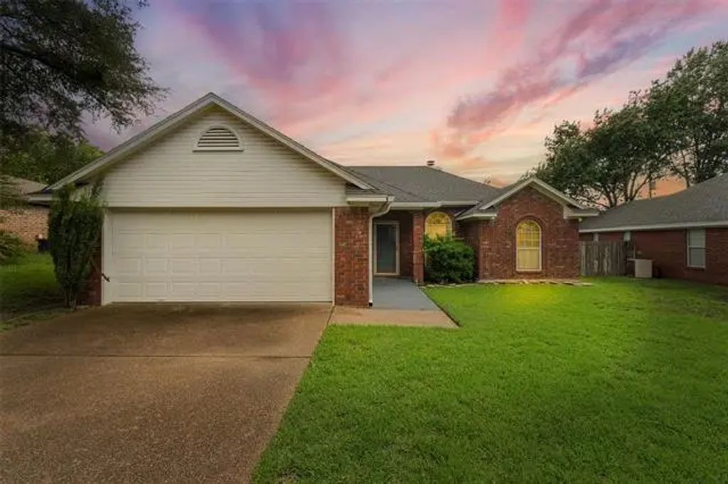 2025 Real Drive, Waco