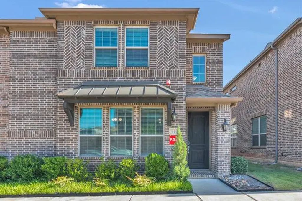 910 Estelle Drive, Euless