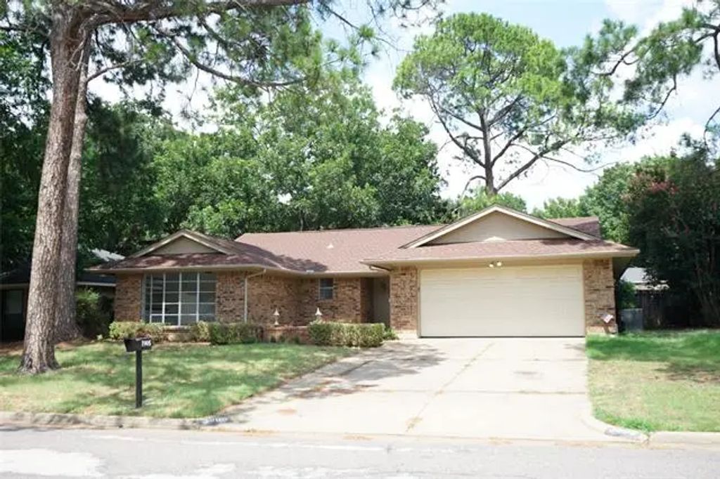 3905 Glenbrook Drive, Arlington