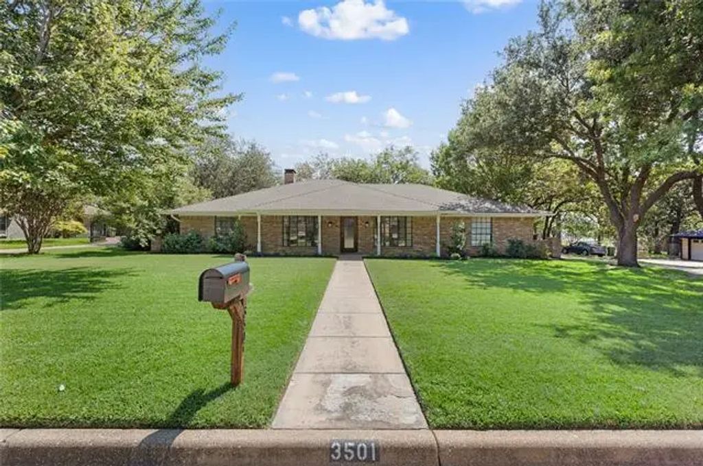 3501 Marsh Lane, Grapevine